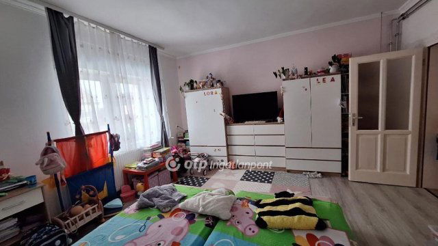 Eladó családi ház, Bősárkányon 60 M Ft, 3 szobás