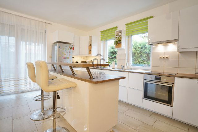 Eladó ikerház, Dunakeszin 169.5 M Ft, 4 szobás