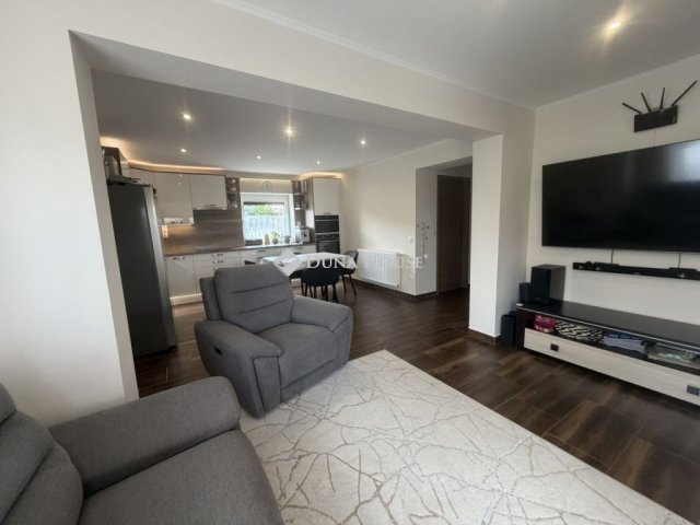 Eladó családi ház, Péren 99.9 M Ft, 4 szobás