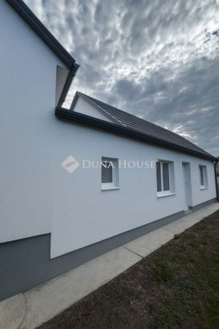 Eladó családi ház, Székesfehérvárott 70 M Ft, 3 szobás