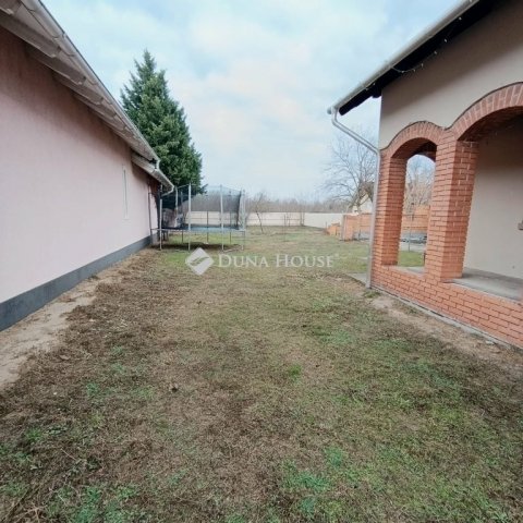 Eladó családi ház, Sándorfalván 110 M Ft, 4 szobás