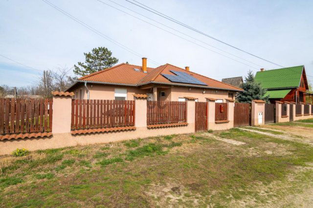 Eladó ikerház, Monorierdőn 66.9 M Ft, 3 szobás