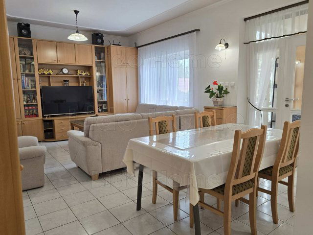 Eladó családi ház, Vonyarcvashegyen 339 M Ft, 11 szobás