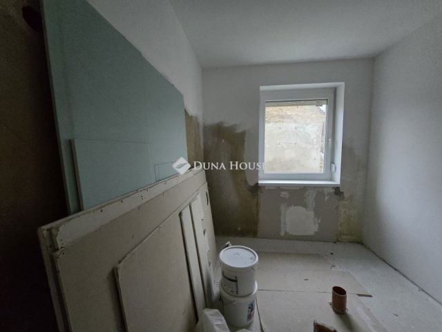 Eladó családi ház, Aranyosgadányban 85 M Ft, 7 szobás