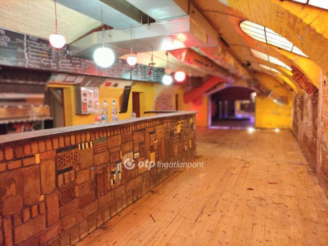 Eladó üzlethelyiség, Budapesten, VI. kerületben 250 M Ft