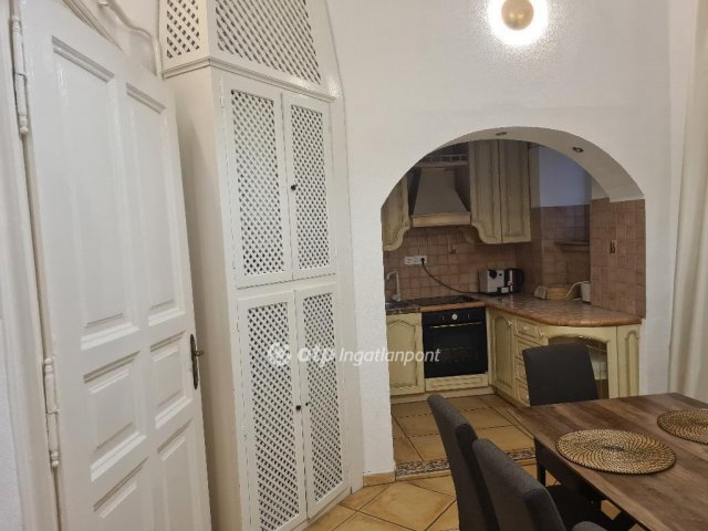 Eladó téglalakás, Budapesten, V. kerületben 109 M Ft, 2 szobás