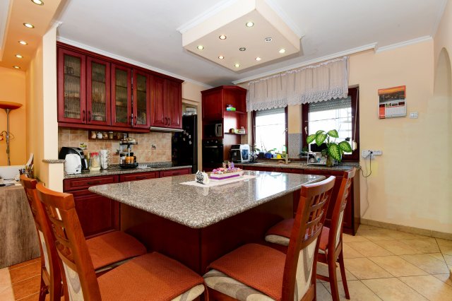 Eladó sorház, Aszódon, Szentkereszt utcában 179.9 M Ft, 6 szobás