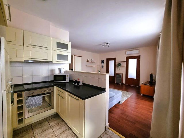 Kiadó téglalakás, albérlet, Budapesten, VI. kerületben