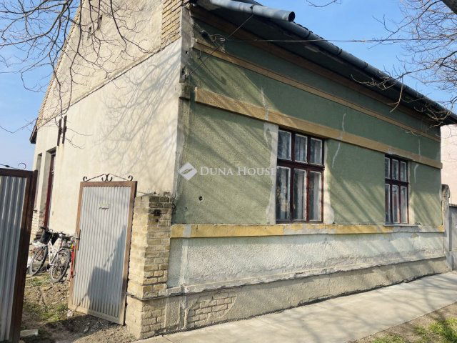 Eladó családi ház, Kiszomboron 12.8 M Ft, 3 szobás