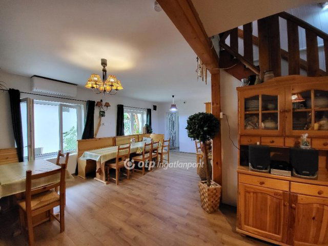 Eladó téglalakás, Hévízen 99 M Ft, 6 szobás