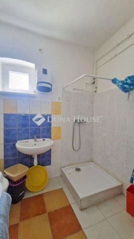 Eladó családi ház, Tatán 47.9 M Ft, 2 szobás