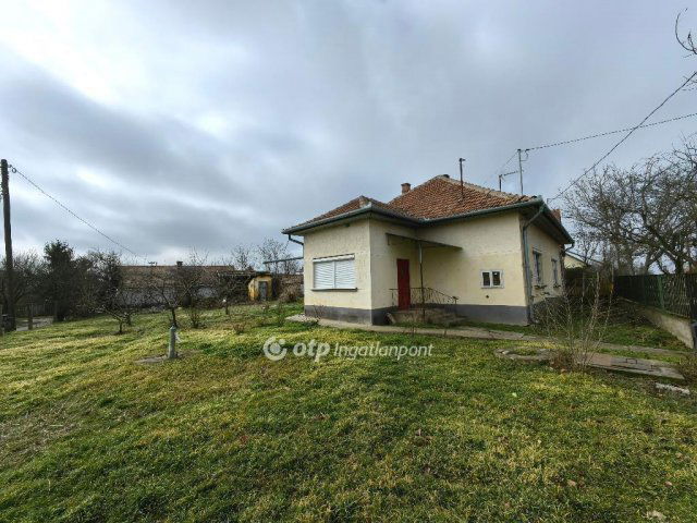 Eladó családi ház, Kenderesen 10 M Ft, 2+1 szobás
