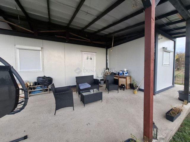 Eladó családi ház, Dunakeszin 105 M Ft, 2 szobás