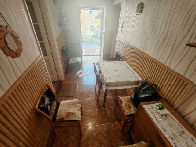 Eladó családi ház, Úrin 46.9 M Ft, 4 szobás