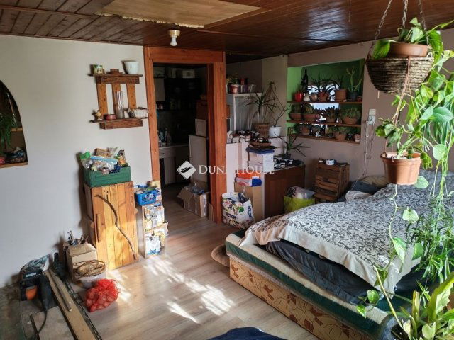 Eladó családi ház, Pilisen 19.5 M Ft, 2 szobás