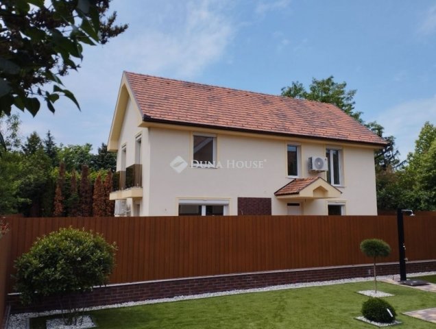 Eladó családi ház, Balatonvilágoson 165.5 M Ft, 7 szobás