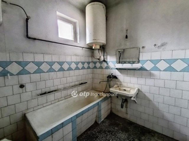 Eladó családi ház, Jászfényszarun 25 M Ft, 3 szobás