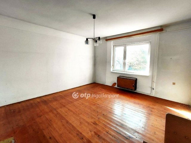 Eladó ikerház, Baján 48 M Ft, 6 szobás / költözzbe.hu