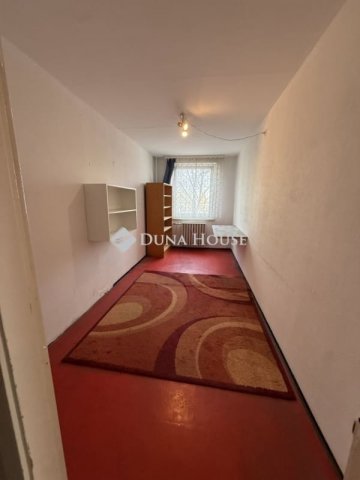 Eladó panellakás, Veszprémben 67.9 M Ft, 4 szobás