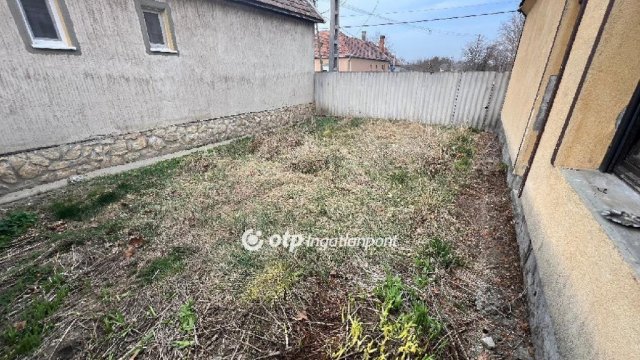 Eladó sorház, Mezőlakon 14.9 M Ft, 2 szobás