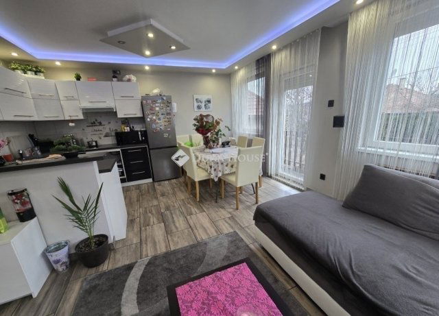 Eladó ikerház, Pécelen 88.378 M Ft, 4 szobás