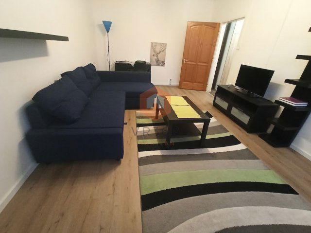 Kiadó panellakás, albérlet, Pécsett 160 E Ft / hó, 2 szobás