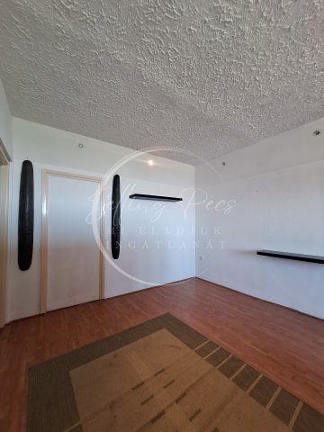 Eladó panellakás, Komlón 26.9 M Ft, 2 szobás