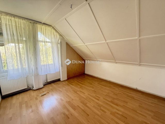Eladó téglalakás, Pécsett 49 M Ft, 3 szobás
