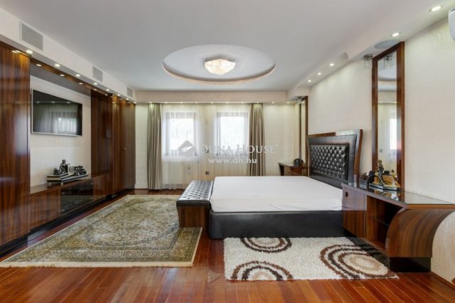 Eladó családi ház, Gödön 750 M Ft, 8+1 szobás