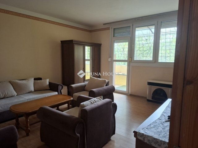 Eladó téglalakás, Gödöllőn 74 M Ft, 2 szobás