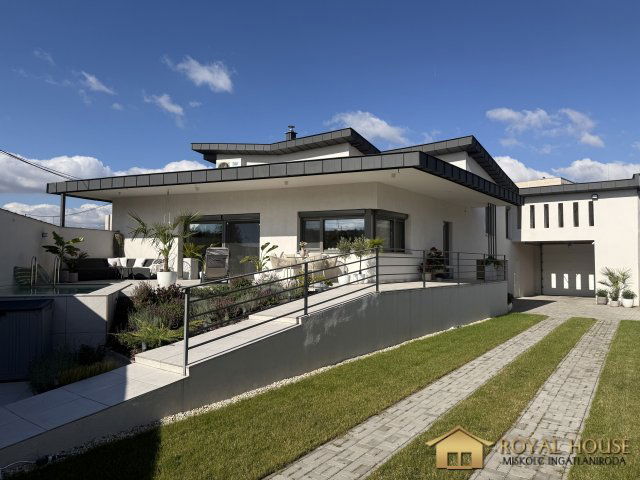 Eladó családi ház, Miskolcon, Füzes utcában 249 M Ft, 4 szobás
