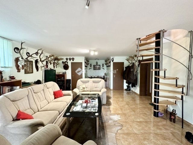 Eladó családi ház, Kozármislenyen 183.9 M Ft, 6 szobás