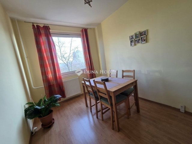 Eladó panellakás, Szegeden 51.49 M Ft, 3 szobás