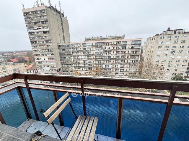 Eladó panellakás, Debrecenben 64.9 M Ft, 3 szobás