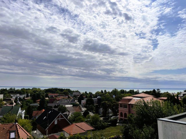 Eladó téglalakás, Balatonalmádiban 170 M Ft, 3 szobás