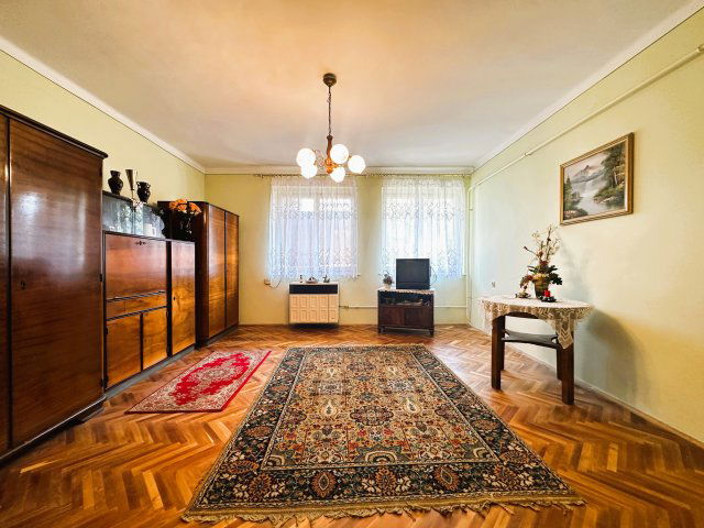 Eladó téglalakás, Komlón 24.999 M Ft, 2 szobás