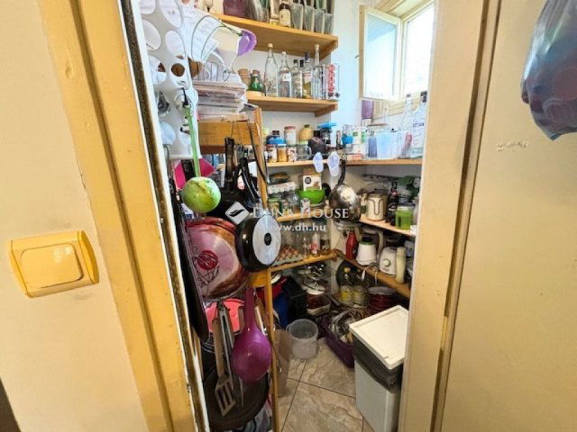 Eladó családi ház, Mogyoródon 136.5 M Ft, 10 szobás