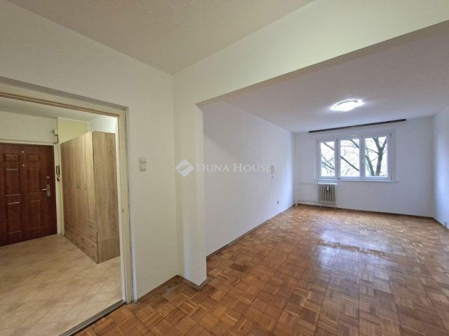 Eladó panellakás, Székesfehérvárott 59.9 M Ft, 3 szobás