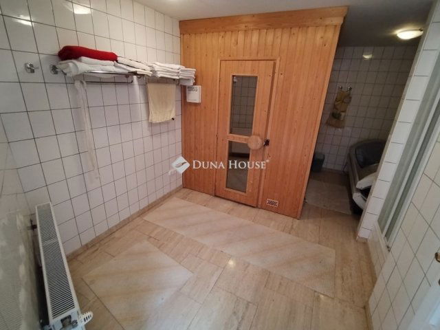 Eladó családi ház, Kiskunlacházán 114.99 M Ft, 5 szobás