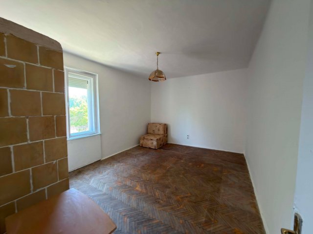 Eladó téglalakás, Komlón 20.9 M Ft, 2 szobás