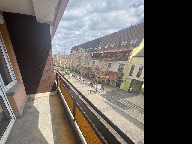 Eladó téglalakás, Vácon 84.99 M Ft, 4 szobás