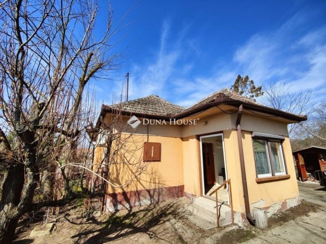 Eladó családi ház, Nagykátán 33 M Ft, 2 szobás