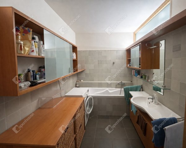 Eladó téglalakás, Győrött 129 M Ft, 5 szobás