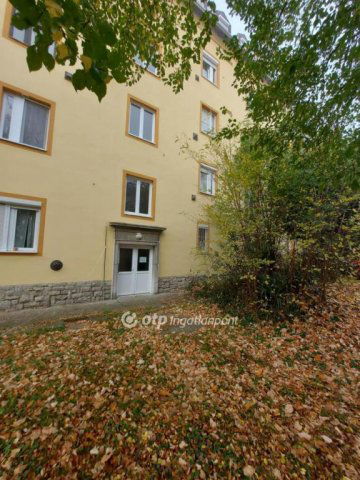 Eladó téglalakás, Pécsett 23.8 M Ft, 2 szobás