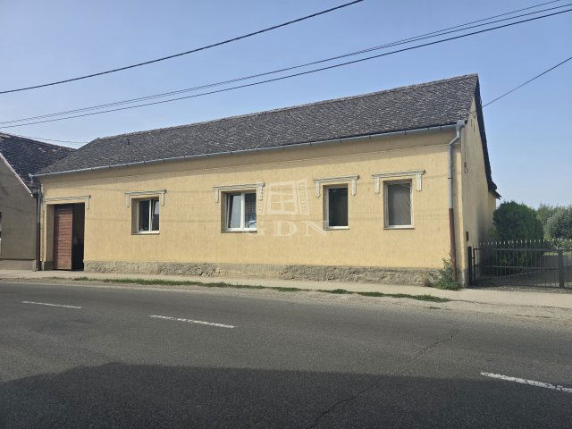 Eladó családi ház, Szászváron 24 M Ft, 5 szobás