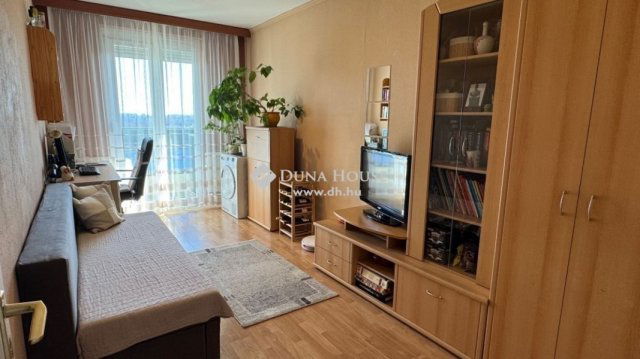 Eladó panellakás, Debrecenben 73.5 M Ft, 3 szobás