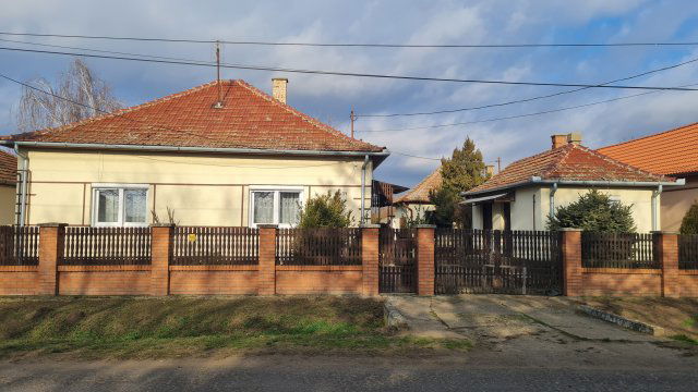 Eladó családi ház, Hosszúpályin 39.9 M Ft, 2 szobás