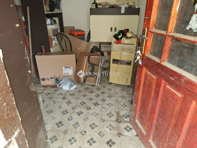 Eladó családi ház, Neszmélyen 15 M Ft, 3 szobás