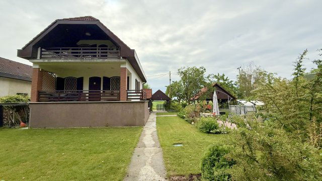 Eladó családi ház, Áporkán 220 M Ft, 4 szobás