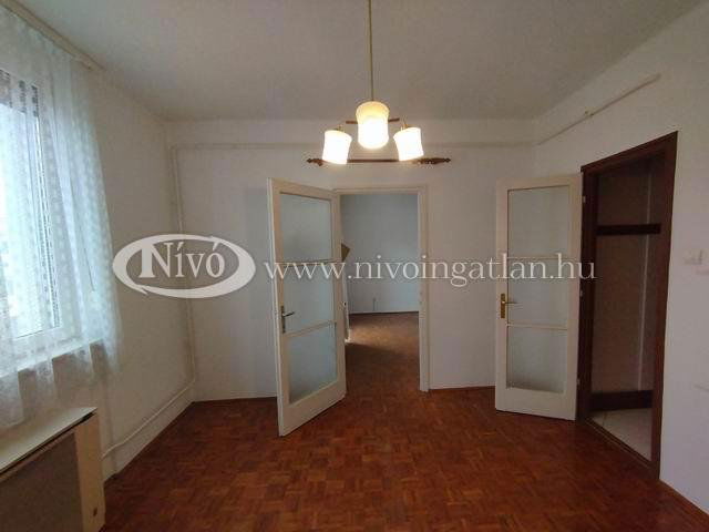 Eladó téglalakás, Veszprémben 65 M Ft, 2 szobás